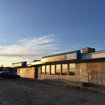 Wakiki Motel & Lounge Meadow Lake エクステリア 写真