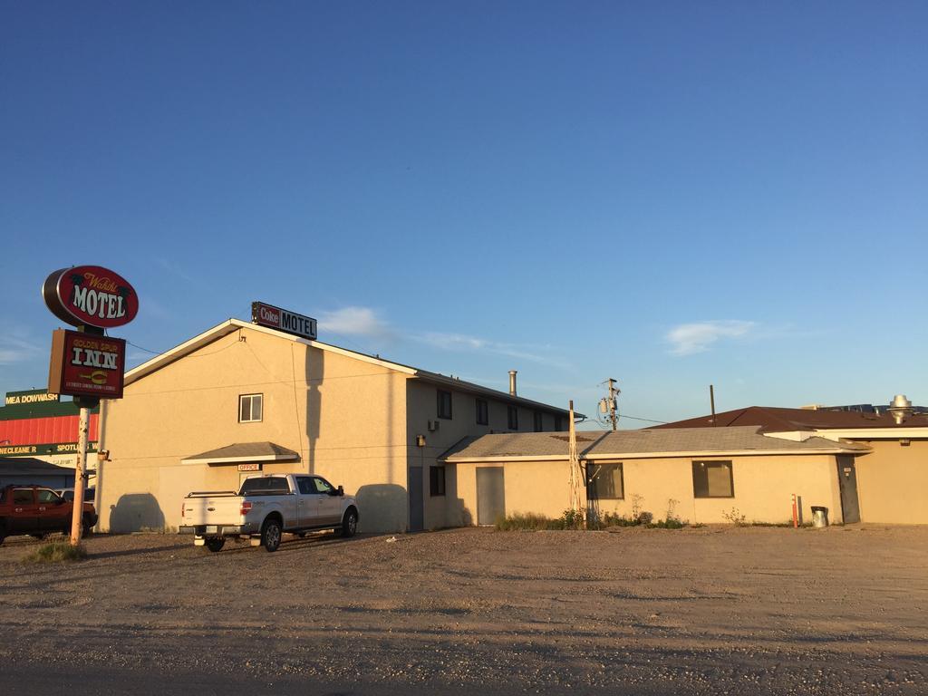 Wakiki Motel & Lounge Meadow Lake エクステリア 写真