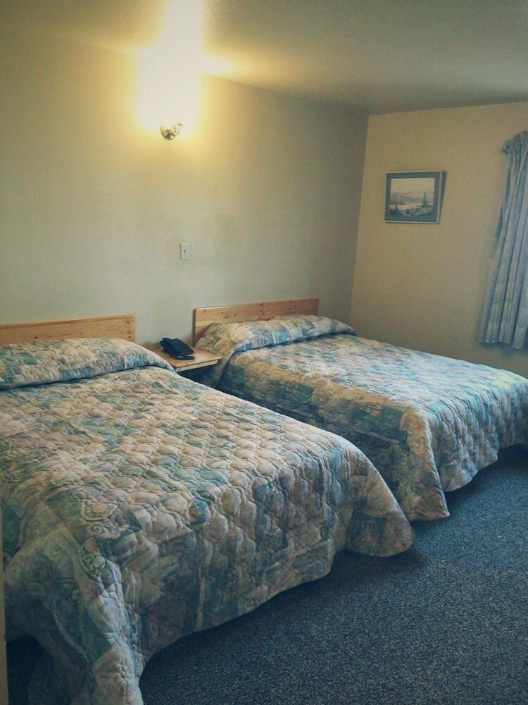 Wakiki Motel & Lounge Meadow Lake エクステリア 写真
