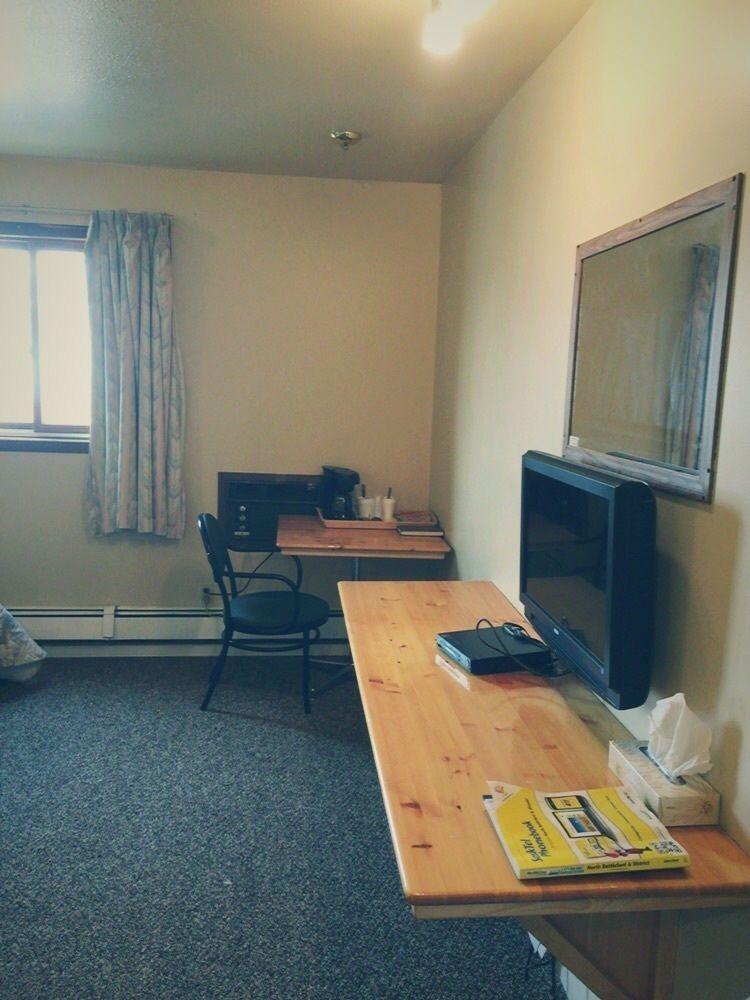 Wakiki Motel & Lounge Meadow Lake エクステリア 写真